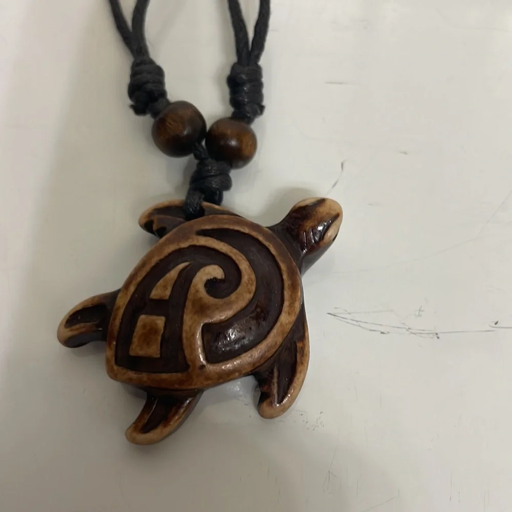 Adjustable turtle necklace